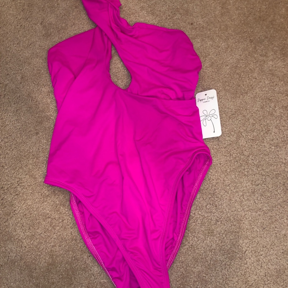 Hot pink swim - Picture 2 of 2